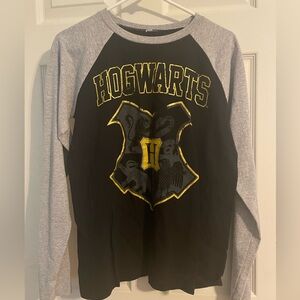 Black and gray Hogwarts baseball tee